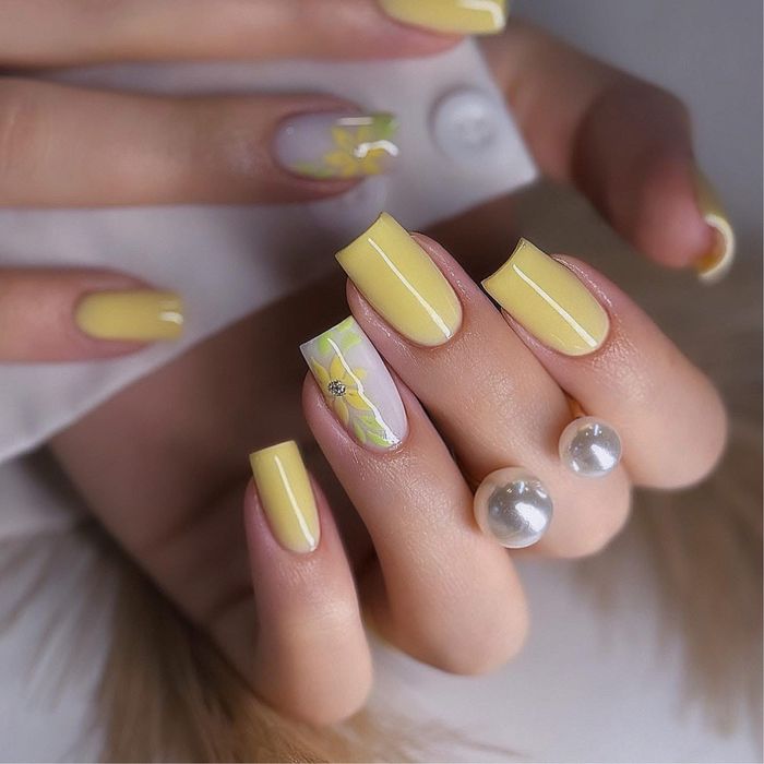 Manichiură profesională Gel Semi Nail Art – Nails by Giulia