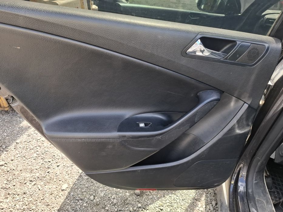 Fete usi piele Vw Passat B6