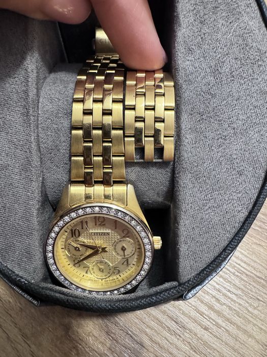Ceas Citizen auriu, dama