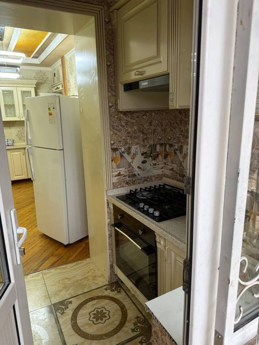 Аренда срочноо Сергили индекс 3 комнатная 1 этаж