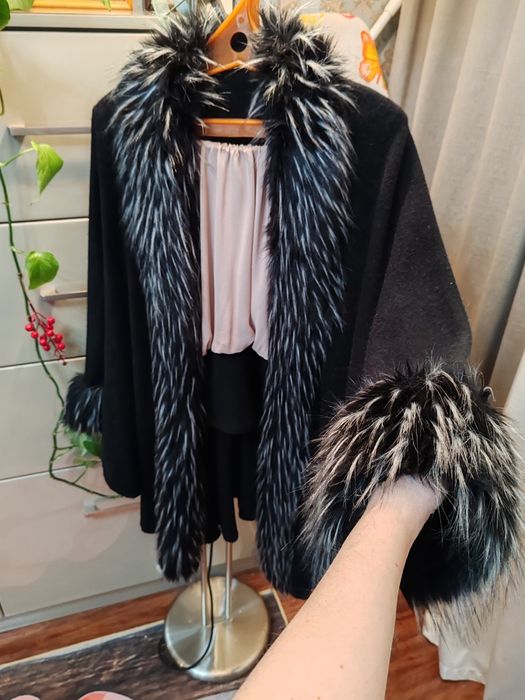 Стильное пончо с мехом