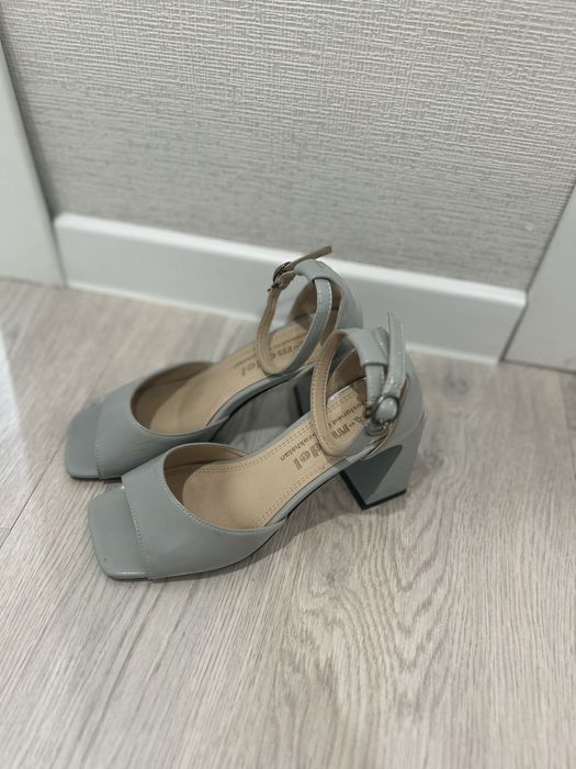 Продаются туфли.