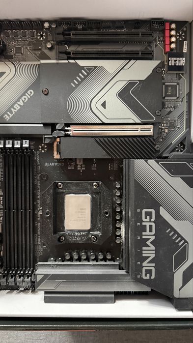 Intel 14900K + Gigabyte Z790 Gaming  X AX + Arctic Liquid Freezer 3 420 + Contact Frame  + 7 Ventilatoare