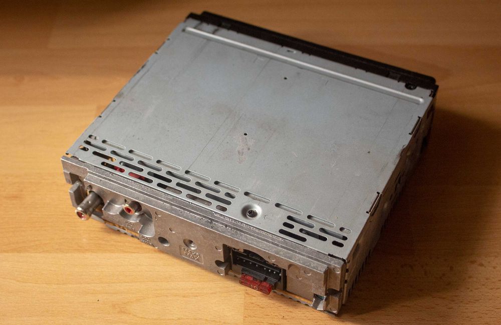 Sony CDX-R3300 радио и CD плеър