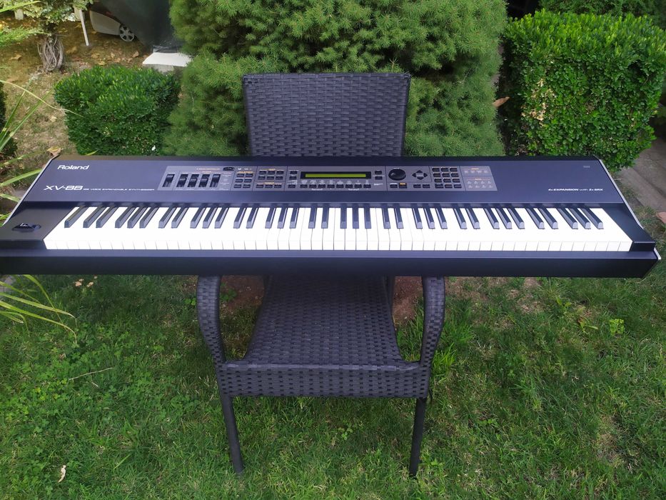 Пиано , клавир - синтезатор Roland XV 88