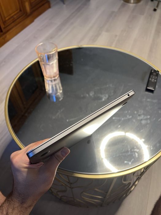 Macbook Pro 13 Touchbar Retina 2021  256GB SSD - 77 cicluri ca nou