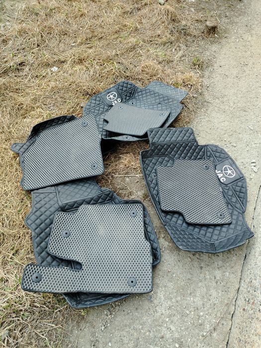 Продам 3 д полики от автомашины Джак S5