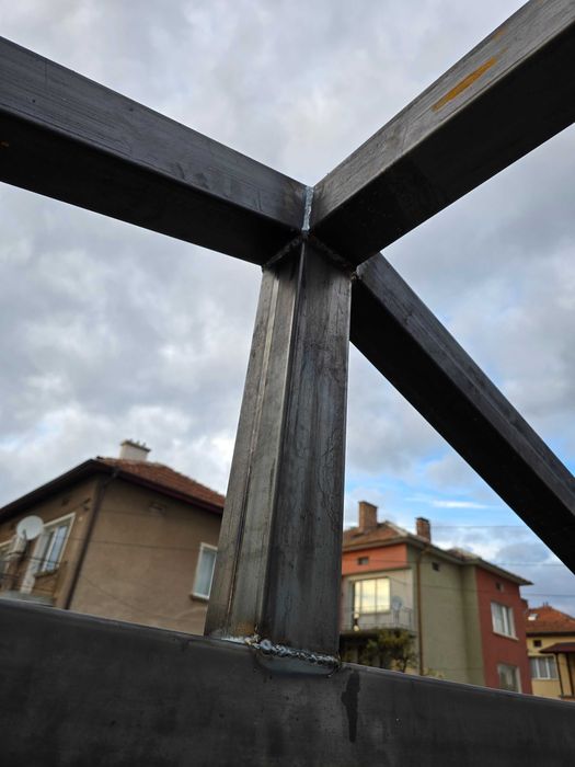 Метална конструкция 3х2х2 изработва