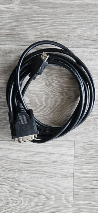 Vând cablu adaptor video HDMI la DVI