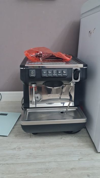 Продам кофемашина Nuova Simonelli