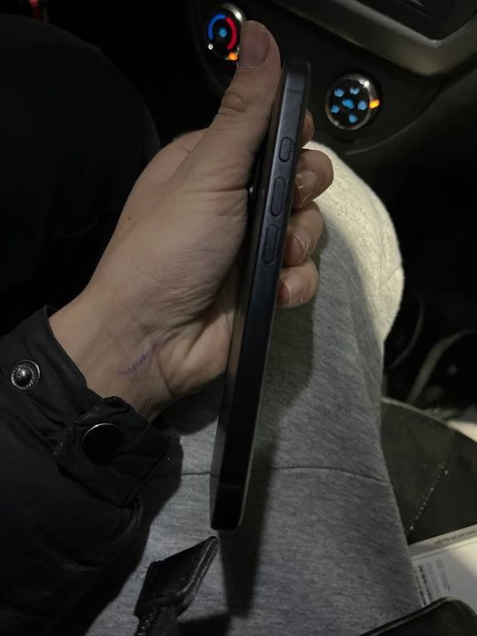 iPhone 16 с гарантии