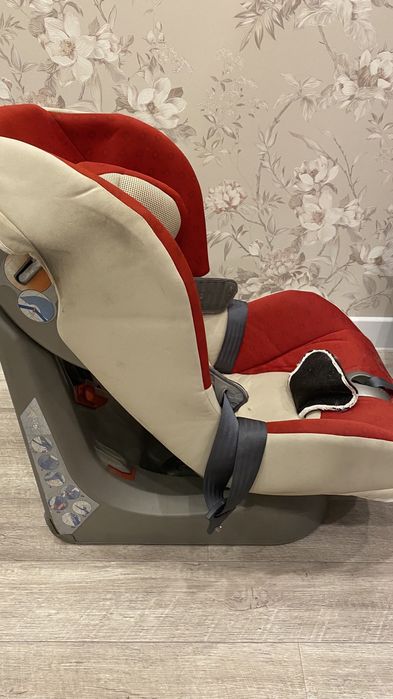 Продам детское автокресло Chicco