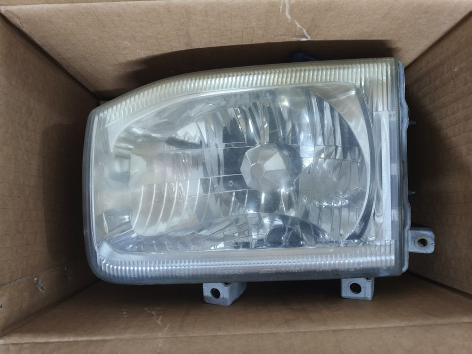 Фары Nissan Pathfinder R50