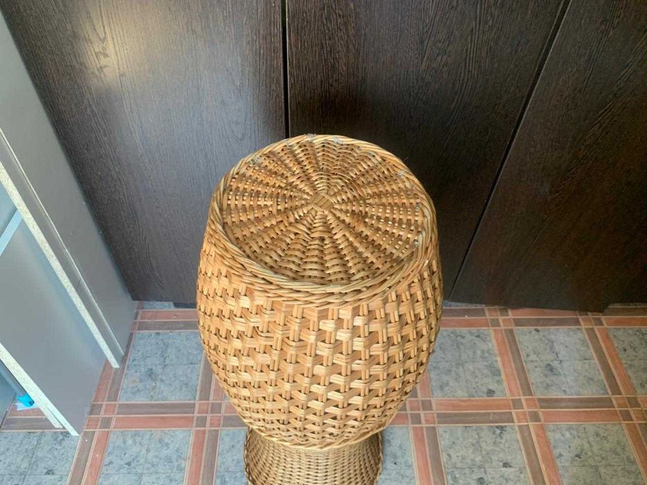 Плетёная ваза напольная
