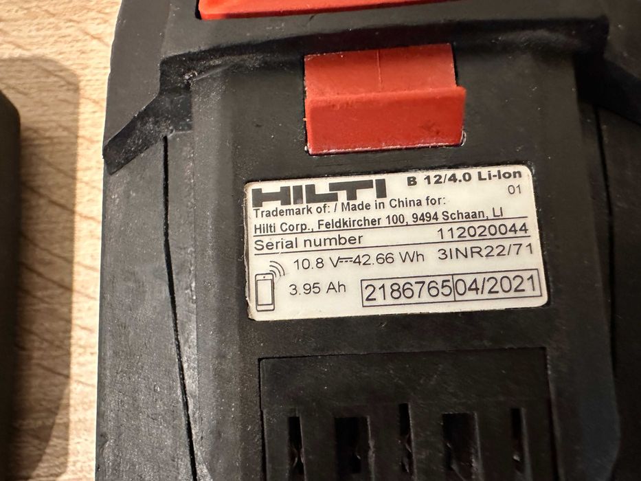 Hilti- батерии и зарядно  12V