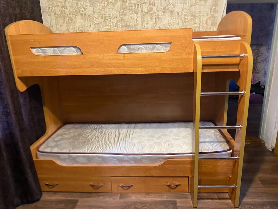 Продам двухъярусную кровать
