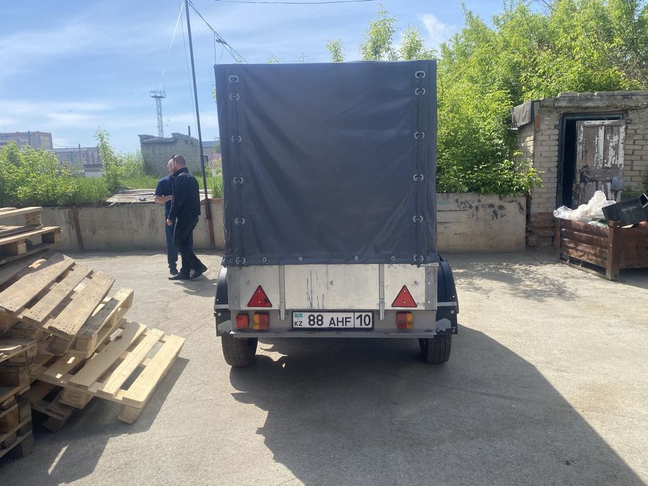 Продам прицеп новый