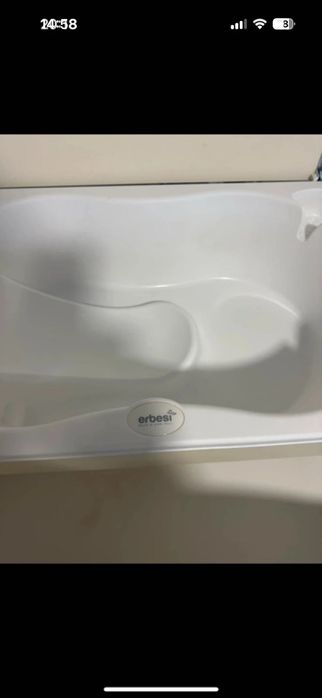 Vând pătuț bebe din lemn+comoda cu sertare și cădita