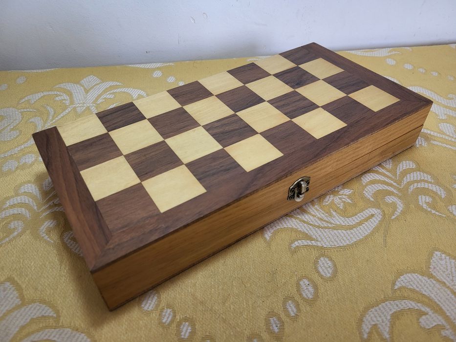 Дървен шах с табла
