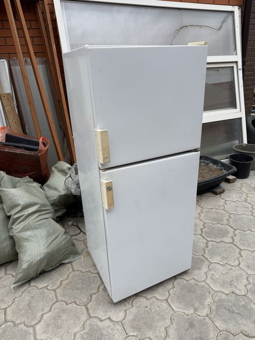 Диван и холодник