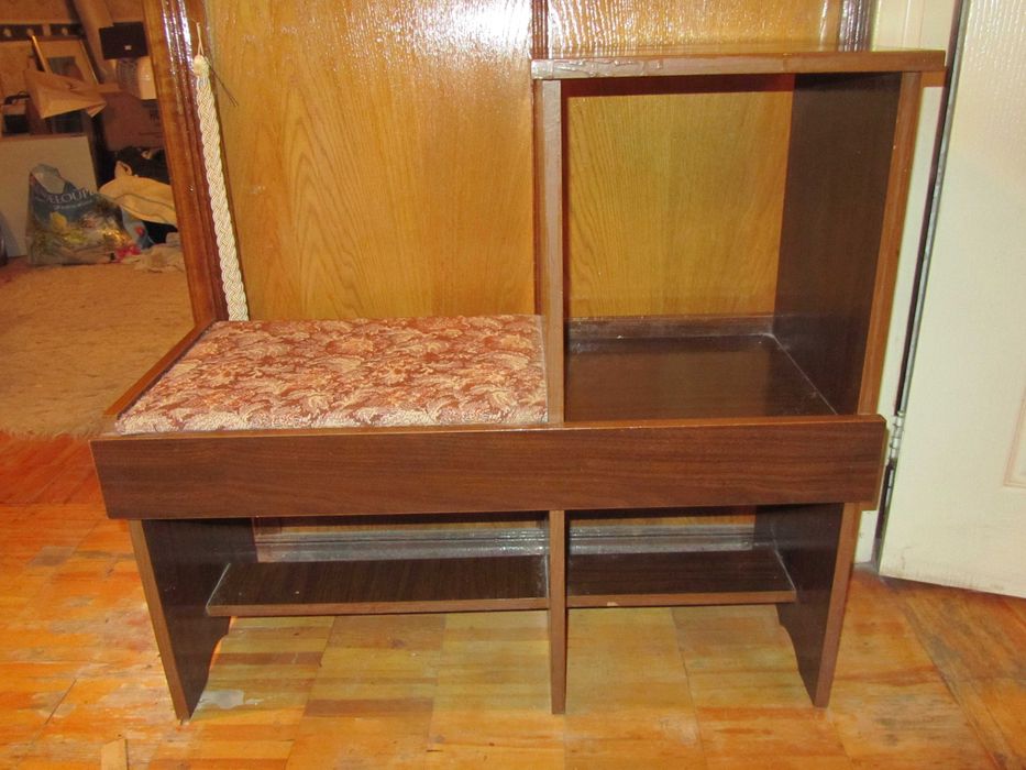 Продам стол для телефона !