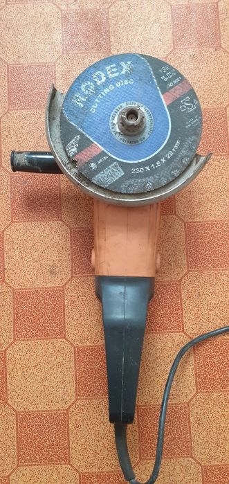 Продам болгарку требует ремонта