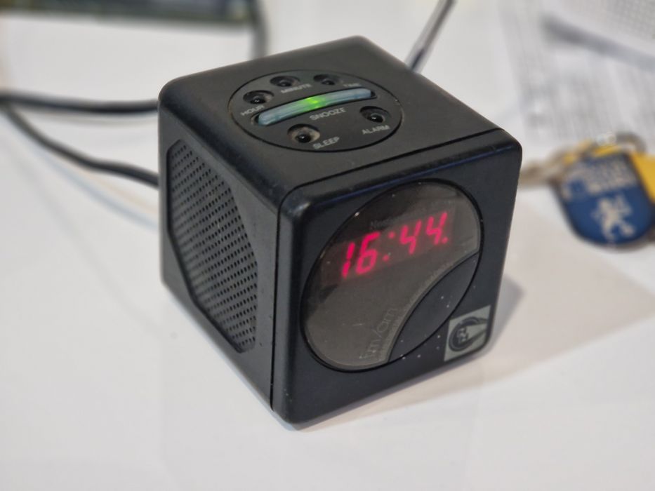 Radio cu afișaj electronic
