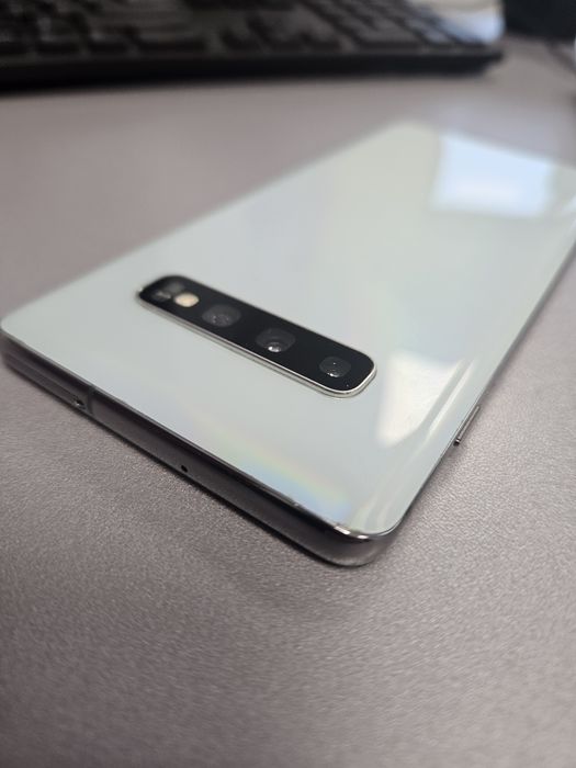Samsung Galaxy S10+ plus 128GB,  cu display spart, 100% funcțional