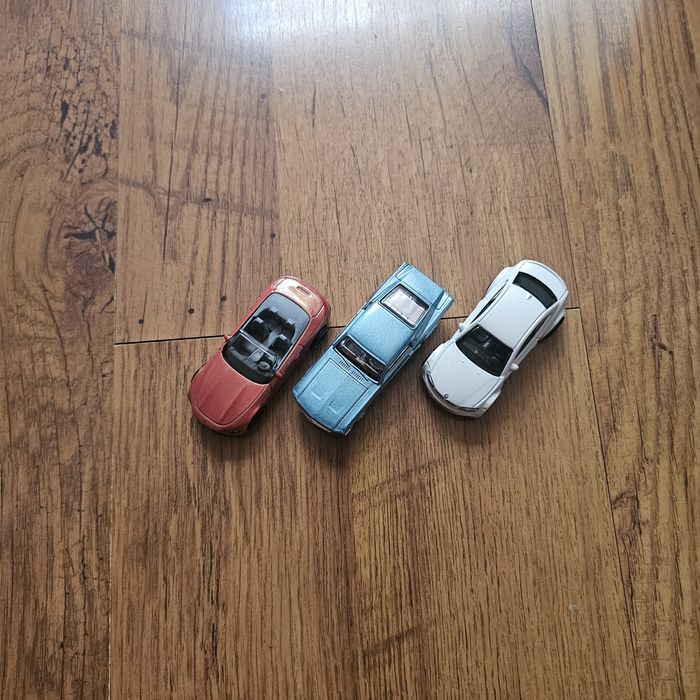 Hot Wheels и Matchbox колищки.