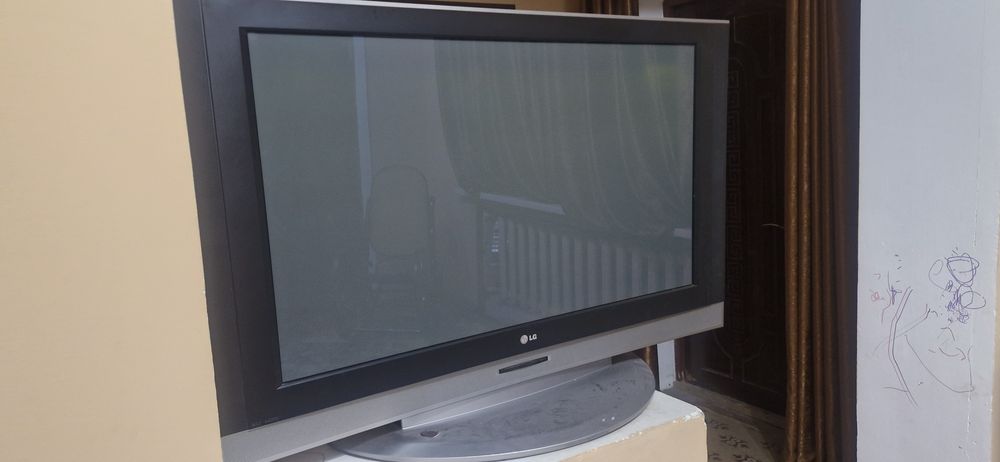 Телевизор LG 42PC3RV