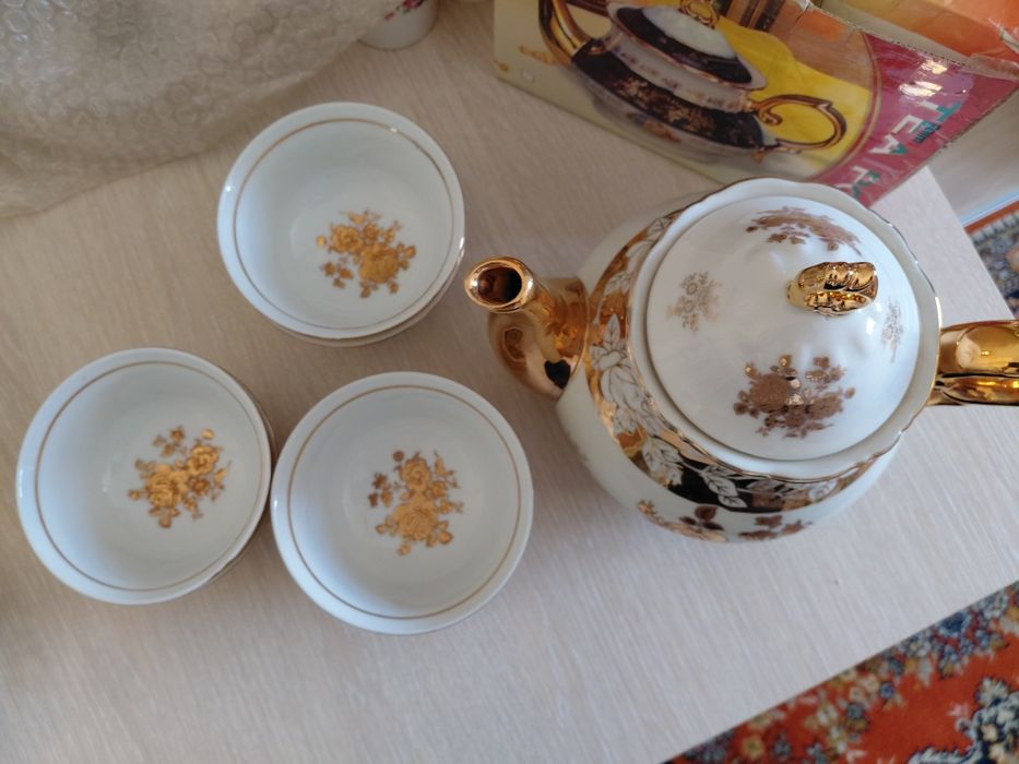 Продам чайники, пиалки фарфор