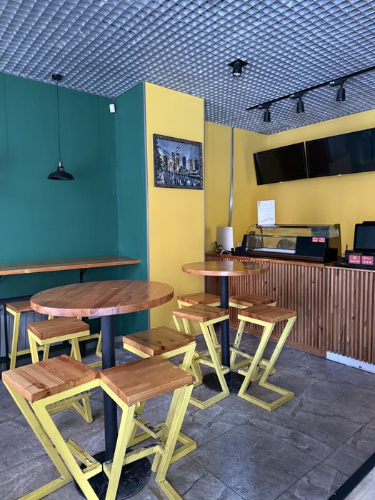 Барные столы и стулья