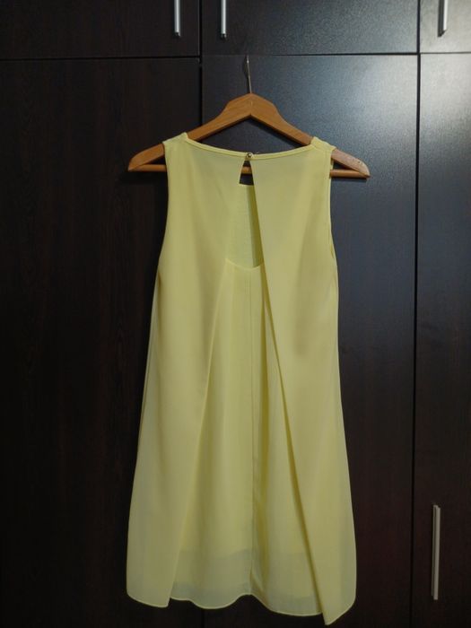 Жълта рокля до коляното
