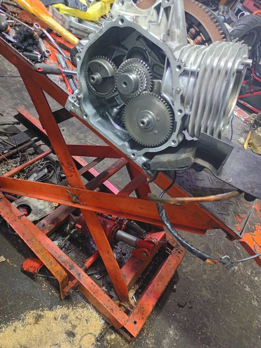 De vânzare generator  benzina Hyundai 6,6kva