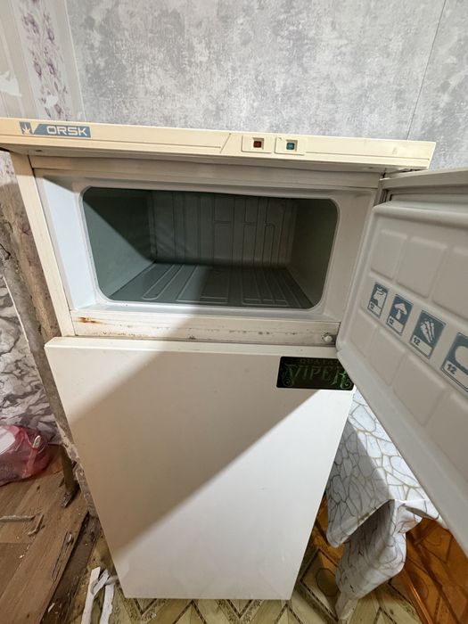 Продается холодильник работает бу