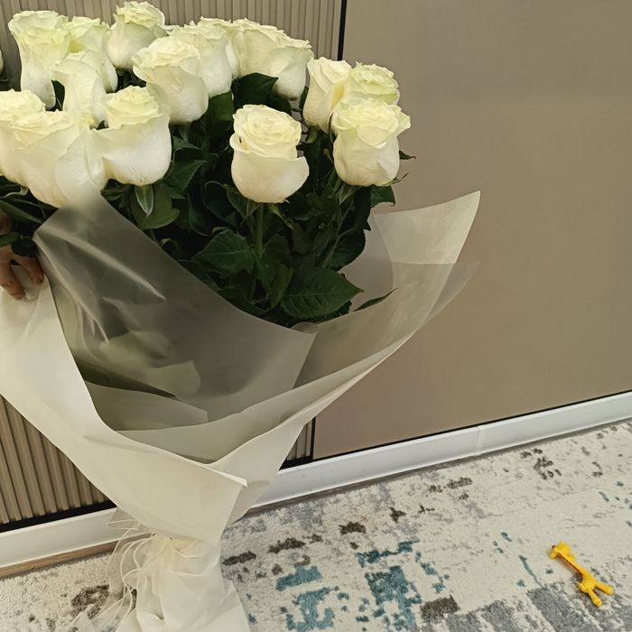 Букет роз белые 25 шт