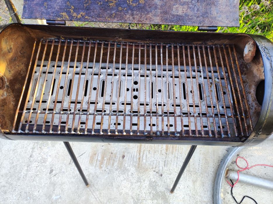 Барбекю ръчна изработка на дървени въглища