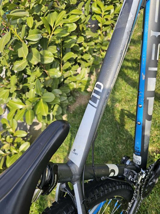 Bicicleta CUBE Cross Country LTD Series