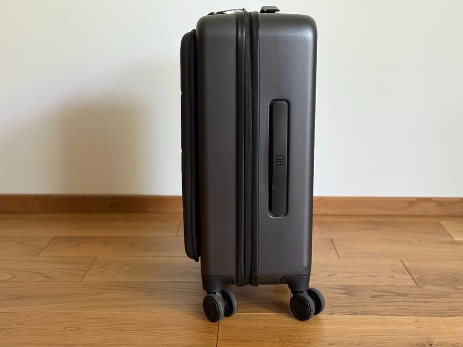 Кабинен куфар Xiaomi с вградени ключалки и отделение за лаптоп