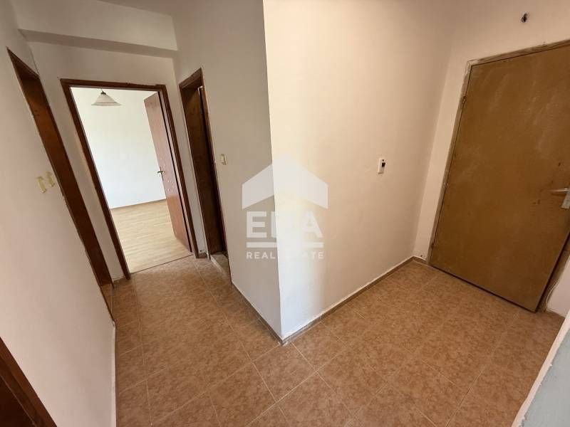 Продава се Тристаен апартамент в Бургас, Лазур - 92 кв.м за 1081 €/кв.м - Снимка #4