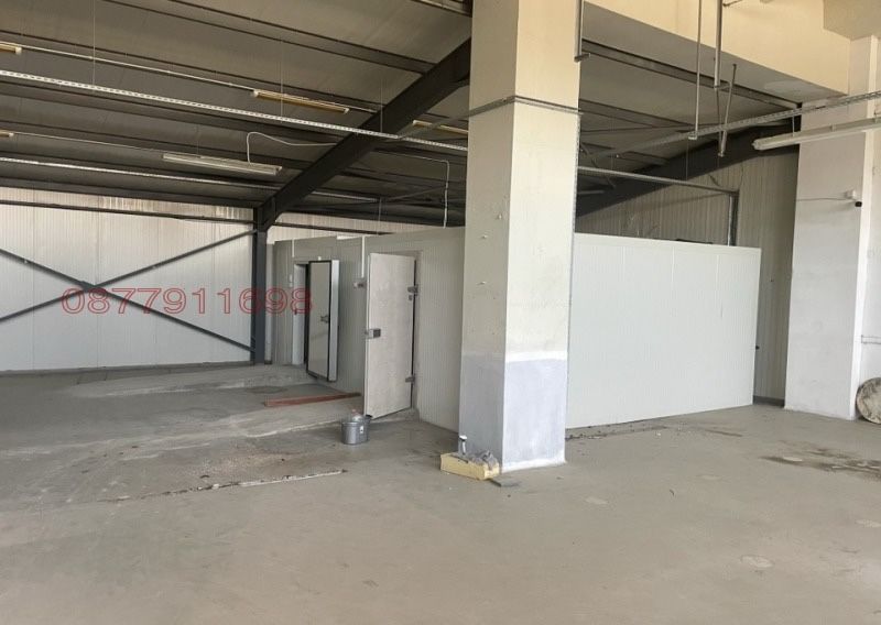 Дава се под наем Склад в Плевен, Индустриална зона - Изток - 275 кв.м за 1077.12 € - Снимка #2