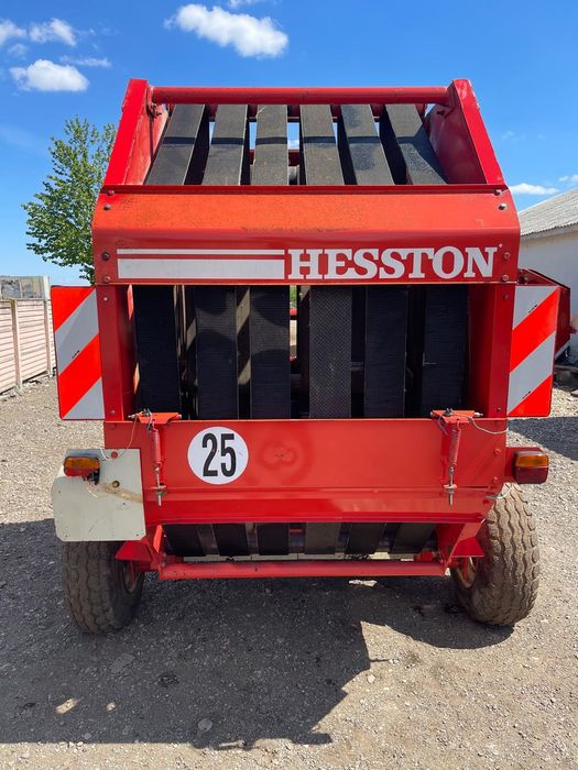Presa de baloti rotunzi balotiera Fiatagri Hesston 5540 recent adusa