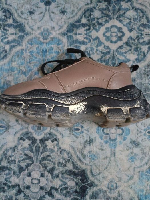 Продам кроссовки