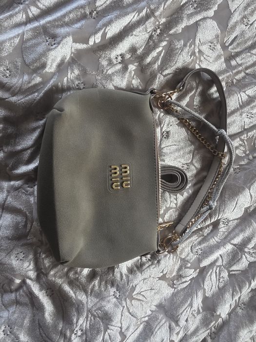 Vand poseta Miu Miu eleganta