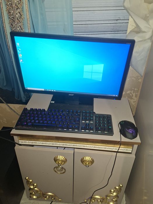 Продавам  компютър в добро състояние Windows 10