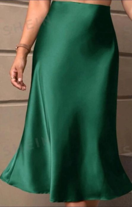 Vand rochite elegante si decente