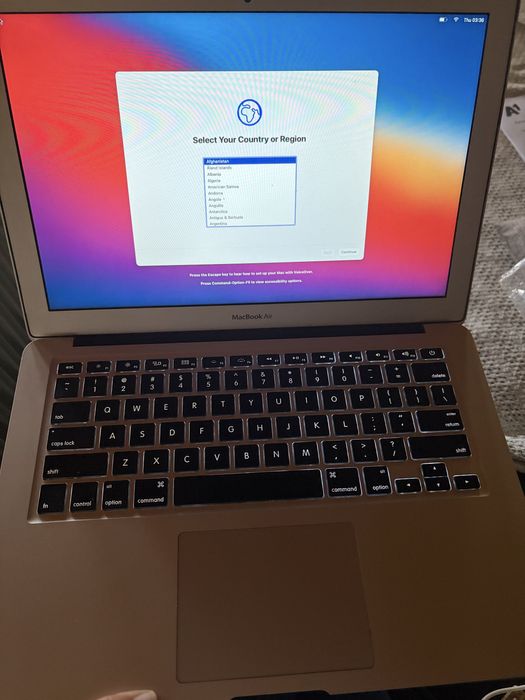 Продавам MacBook Air 13