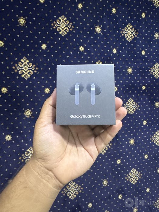 Samsung galaxy buds 4 pro 100% orginal  silver (black)