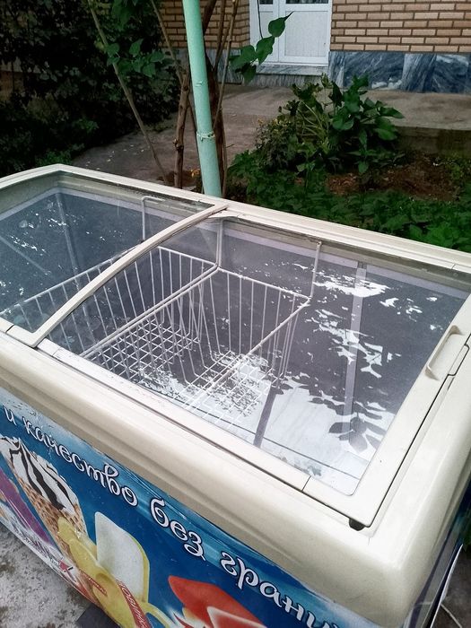 Продаётся Холодильник морозилка рабочий состояние цена 350 $ торг есть