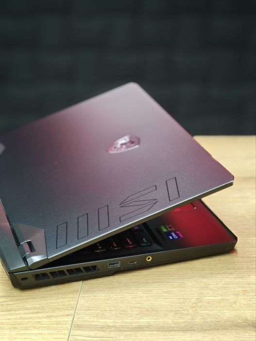MSI Raider GE77 HX  rtx 3070ti i7 12800hx